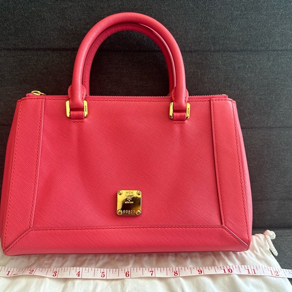 MCM pink Nuovo leather shoulder bag with crossbody strap. Authenic. - Picture 6 of 8